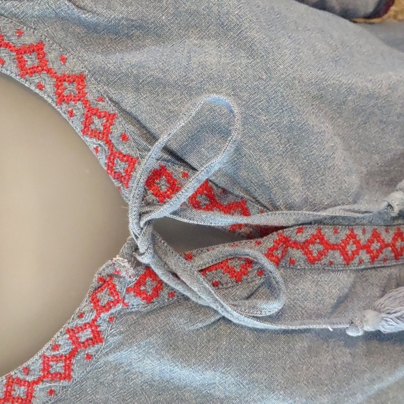 Women's blouse - Picture 2 of 6